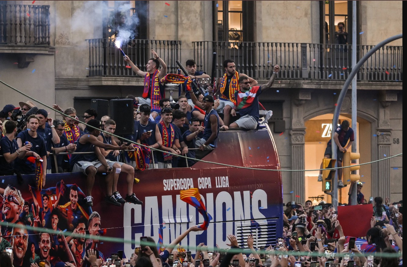 Barcelona celebrating La Liga